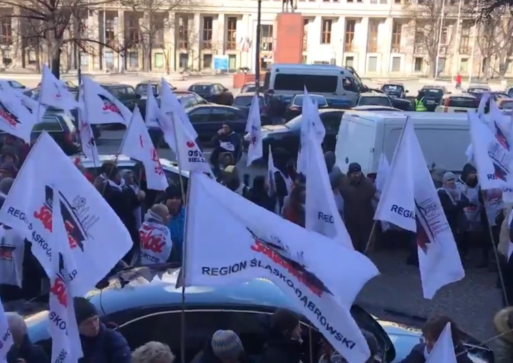  [video] "Jak nie chcą rozmawiać w gabinetach, porozmawiamy na ulicach". Protest nauczycieli na Śląsku