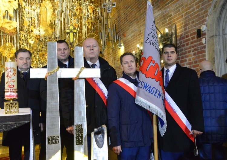  Przyszedł wiatr „Solidarności”, który ogarnął Polskę