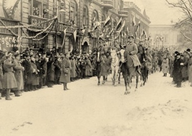 Defilada 15. Pułku Ułanów Poznańskich po zakończeniu walk w Wielkopolsce. 16 lutego 1919 r. – rozejm w Trewirze. Szczęśliwe zakończenie Powstania Wielkopolskiego