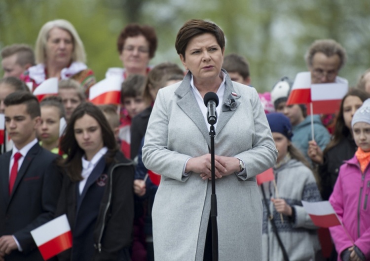 P. Tracz Beata Szydło skomentowała słowa Macrona krytykujące Polskę