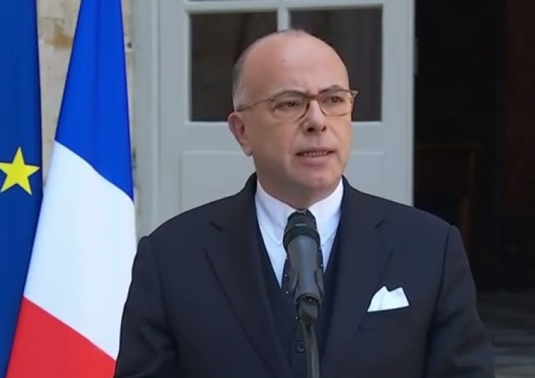 zrzut ekranu Francja: premier Bernard Cazeneuve podał rząd do dymisji