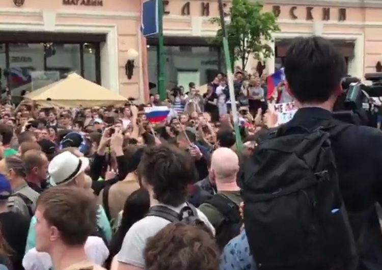  [video] "Putin złodziej!". Rosjanie protestują przeciwko korupcji. Kilkuset zatrzymanych