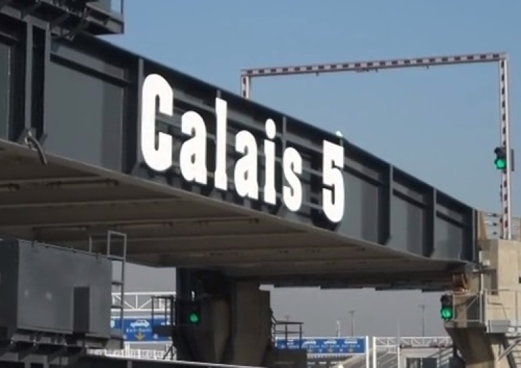 zrzut ekranu Kierowca polskiej ciężarówki zginął w Calais. Tragedię spowodowali imigranci