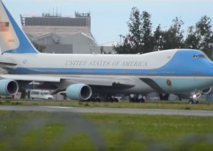  [video] Donald Trump już w drodze do Polski. Zatweetował przed startem