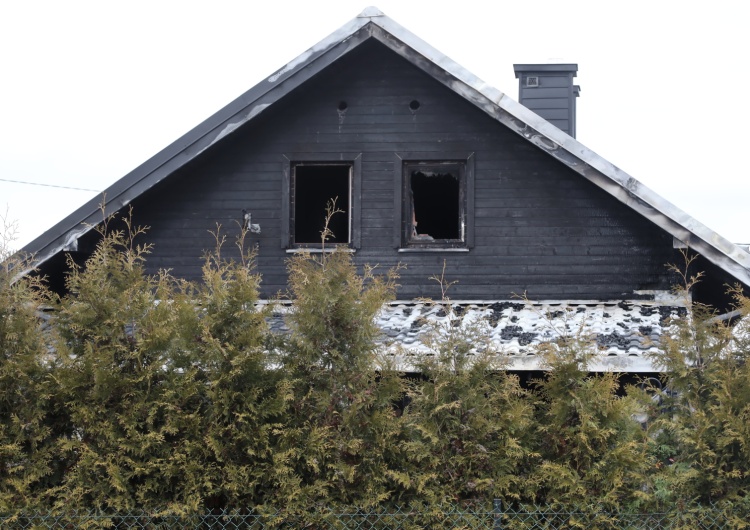 Dom w Choroszczy Pożar domu w Choroszczy. Wszczęto śledztwo ws. zabójstwa