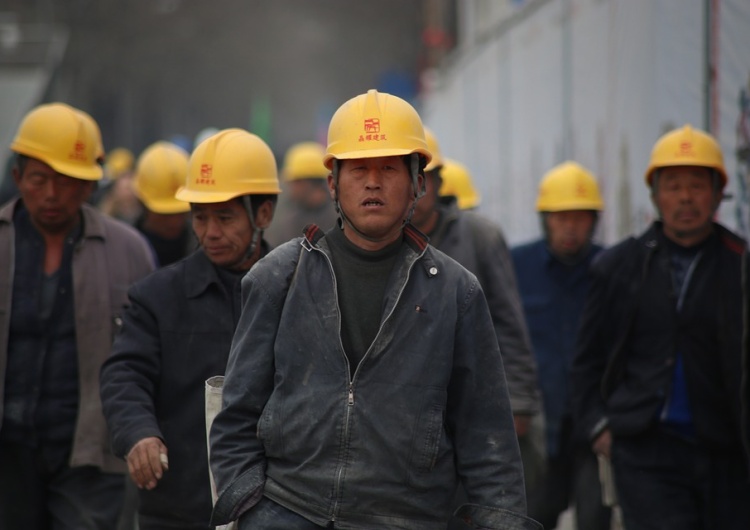 Pracownicy w Chinach - zdjęcie poglądowe Frank Hoffer, ACT:  Związki zawodowe muszą wyjść poza strefę komfortu tradycyjnych branż