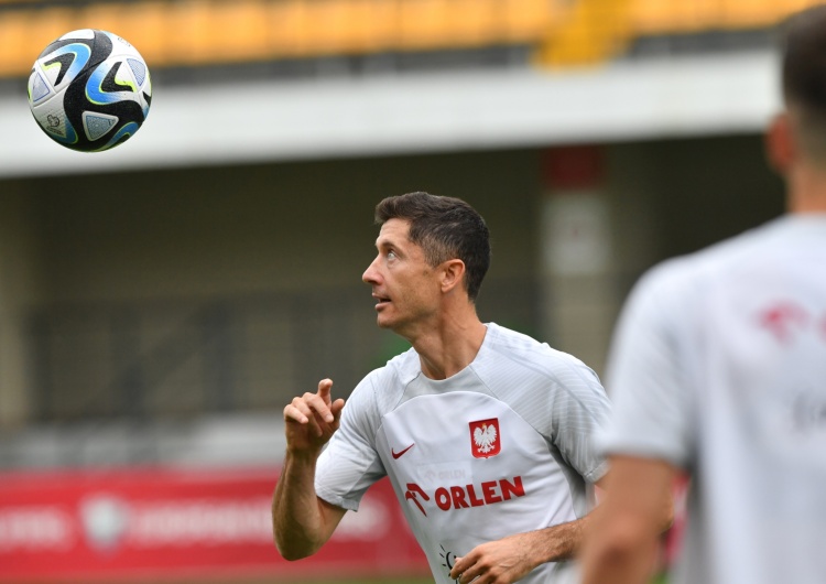 Robert Lewandowski  „Z charyzmą trzeba się urodzić”. Były trener reprezentacji Polski uderza w Lewandowskiego