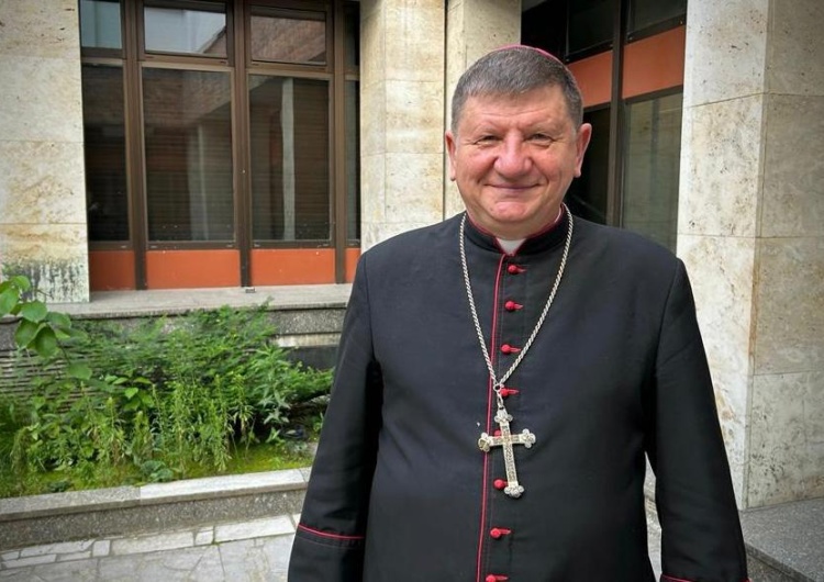 bp Witalij Skomarowski Przewodniczący Episkopatu Ukrainy po 500. dniach wojny: Wśród walczących niewierzących nie ma