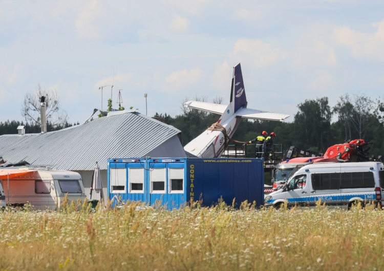 Chrcynno - próba wydobycia samolotu  Nasielsk: Msza św. w intencji ofiar i poszkodowanych w lotniczej katastrofie w Chrcynnie