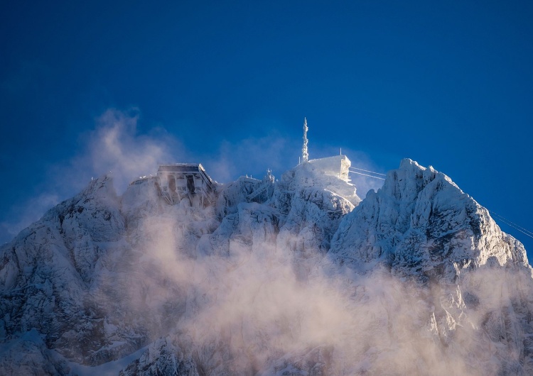 Zugspitz Niemcy: żałobne nabożeństwo na szczycie lodowca za konsekwencje zmian klimatycznych