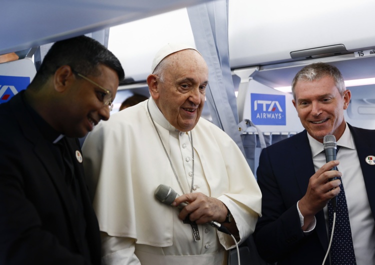 Papież Franciszek Franciszek przyznał dziennikarzom, że chciałby pojechać do Polski