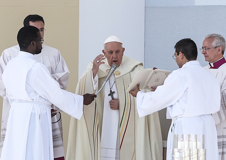 Papież Franciszek podczas Mszy św. kończącej ŚDM Franciszek na zakończenie ŚDM: Idźcie i zanieście wszystkim promienny uśmiech Boga! 