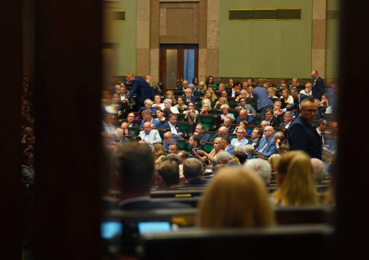 Obrady Sejmu RP Jest nowy sondaż. Rośnie przewaga PiS