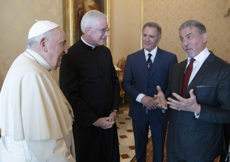 Papież Franciszek z Frankiem i Sylvestrem Stallone Papież do Sylvestra Stallone: Wyrastaliśmy na Twoich filmach [video]