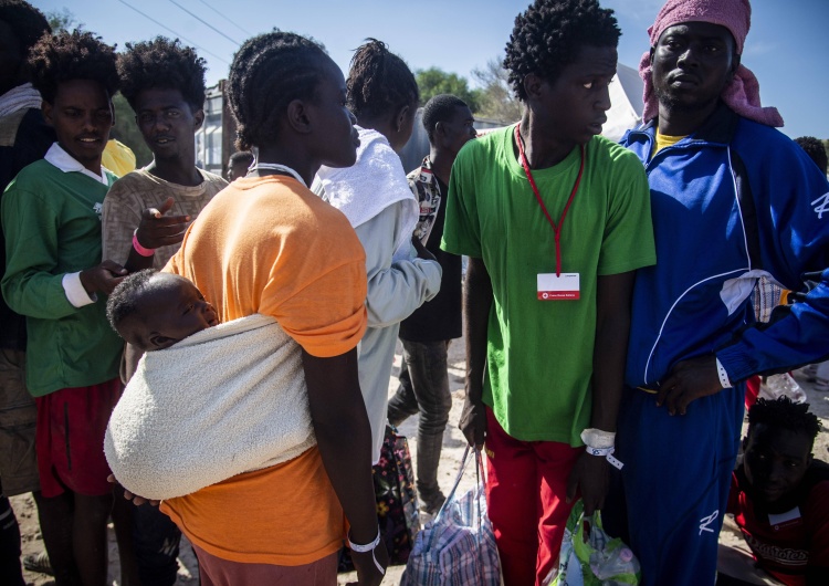 Migranci na Lampedusie Nie kilka, ale nawet kilkaset tysięcy migrantów w Polsce? „To pułapka”