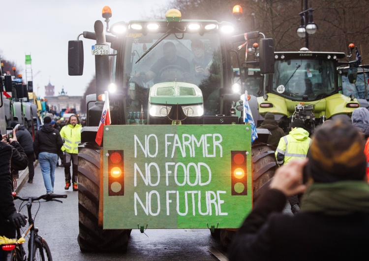 protesty w Niemczech Chaos w Niemczech. Rolnicy zapowiadają kolejne protesty