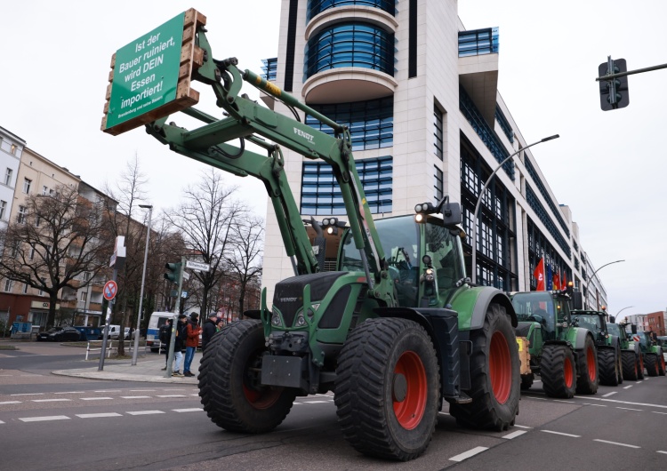 Protesty rolników w Berlinie Gorąco w Berlinie. 250 traktorów przed siedzibami SPD, Zielonych i FDP