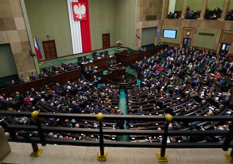 Obrady Sejmu RP [najnowszy sondaż] PiS wygrałoby wybory. Tak chcą głosować Polacy