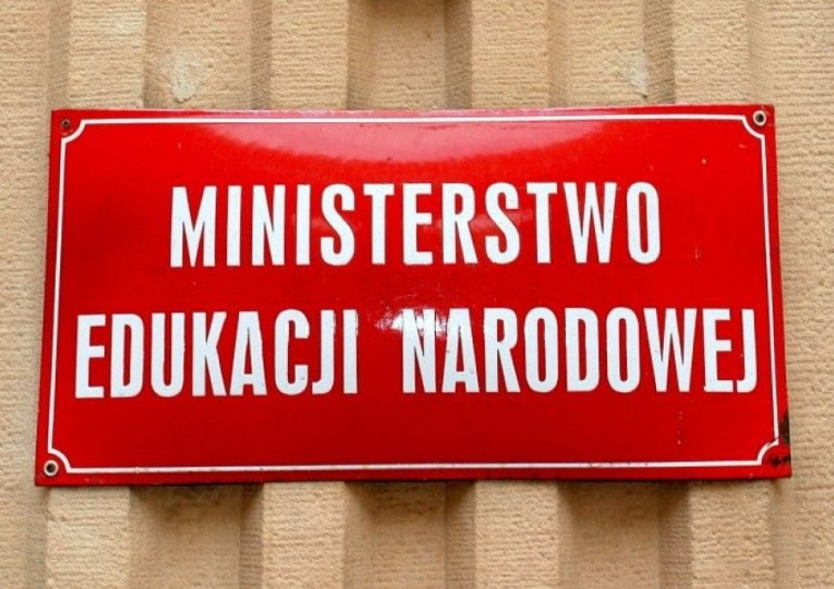 Ministerstwo Edukacji Narodowej Matecki: To barbarzyństwo wobec narodu polskiego. Zobacz, co Lewica usuwa z lekcji historii 