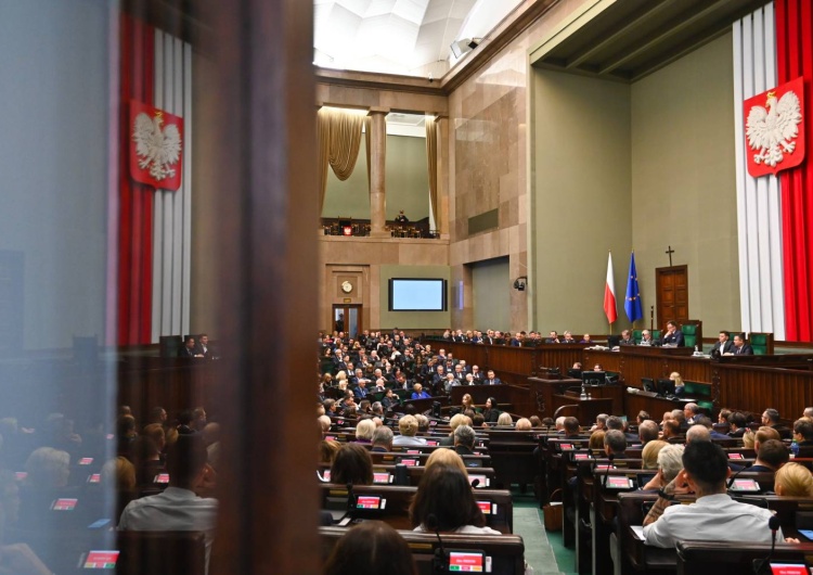 Obrady Sejmu RP Kompletna kompromitacja posłów rządzącej koalicji po dziennikarskiej prowokacji