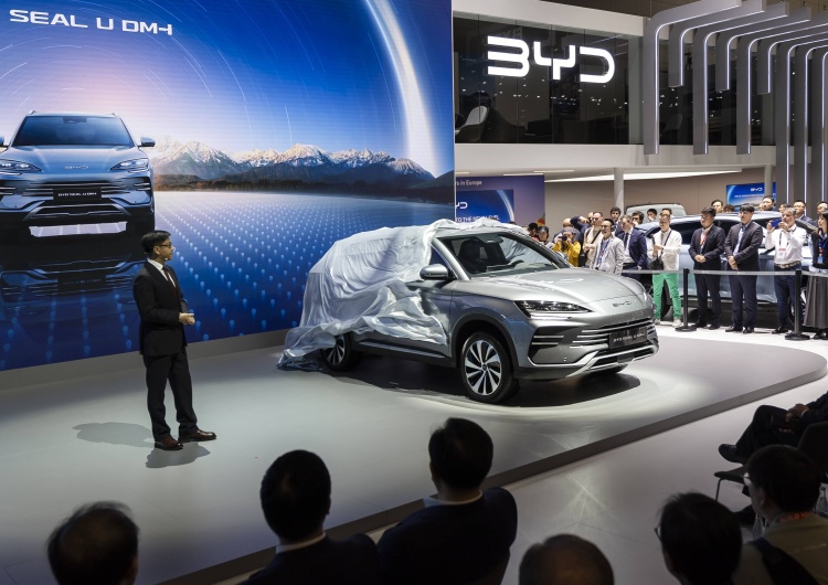 Prezentacja chińskiej marki samochodów elektrycznych BYD podczas GIMS w Genewie Niemieckie samochody elektryczne miały podbić Chiny, teraz chińskie podbijają rynek europejski