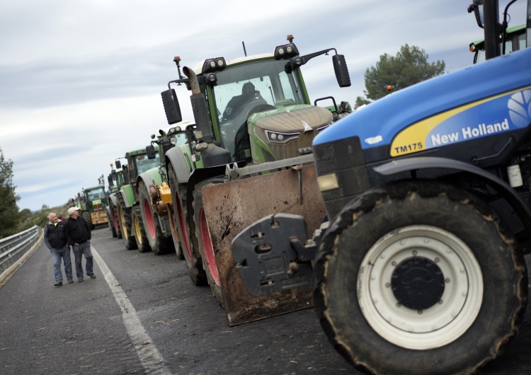 protesty rolników Chaos w Hiszpanii. Rolnicy zablokowali ponad 30 tras szybkiego ruchu i autostrad