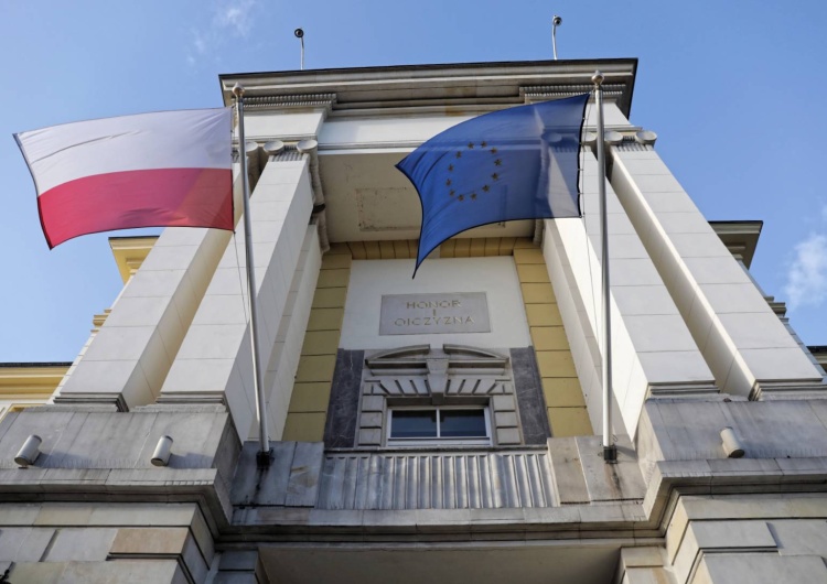 Kancelaria Premiera Premier wprowadził dwa stopnie alarmowe w całej Polsce