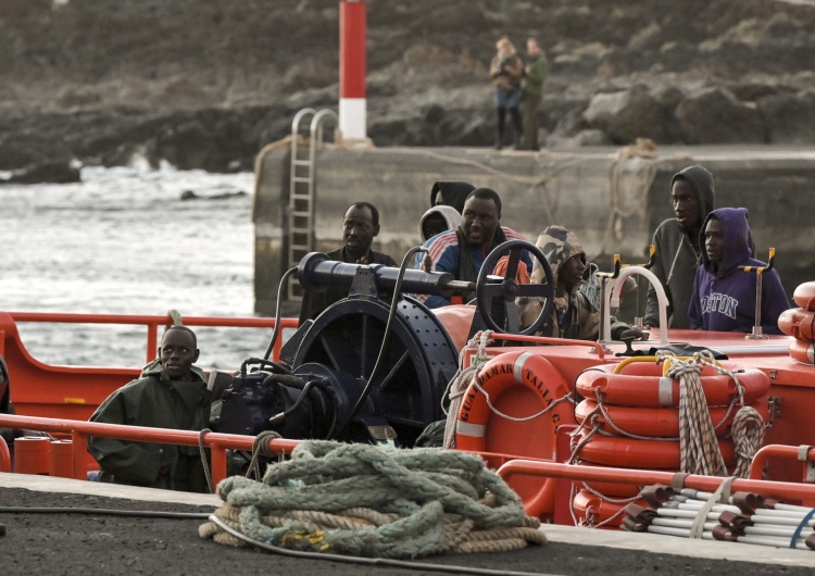 Migranci przybywają do Hiszpanii „Daily Telegraph”: Fale nielegalnych migrantów z Afryki mogą wzrosnąć 
