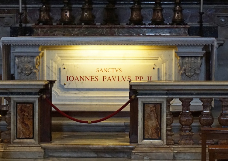 Grób św. Jana Pawła II „Bożych dzieł nie nazywajmy szatańskimi”. Msza św. przy grobie Jana Pawła II