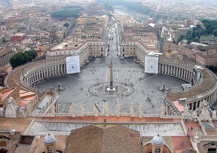 Watykan Powstaną komisje, które zgłębią 10 tematów wyłonionych podczas synodu