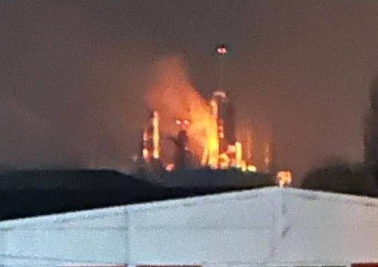 Pożar rafinerii ropy naftowej w Sławiańsku Nowy atak dronów na rosyjską rafinerię [WIDEO]
