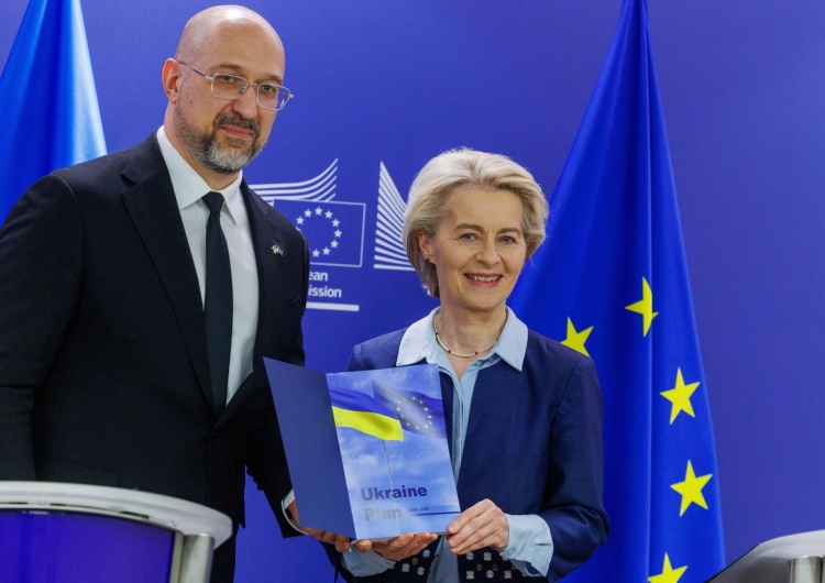 Denys Szmyhal i Ursula von der Leyen Ukraina otrzymała pierwsze środki z nowego programu pomocowego UE: 4,5 mld euro