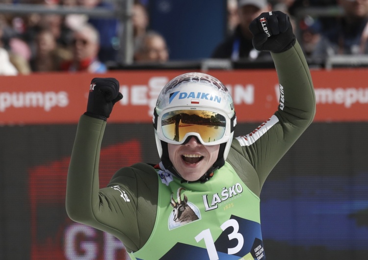 Aleksander Zniszczył Aleksander Zniszczoł trzeci w konkursie Pucharu Świata w skokach narciarskich