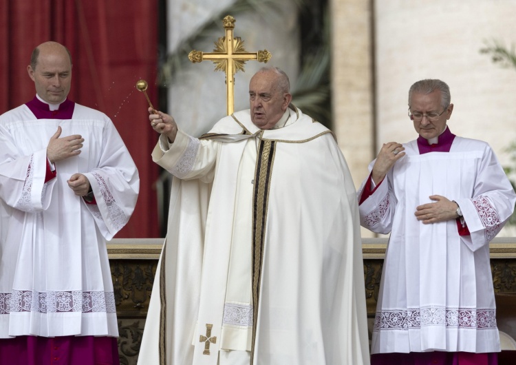 Papież Franciszek Orędzie „Urbi et Orbi”: Pamiętajmy o nieskończonej miłości Boga do każdego z nas 