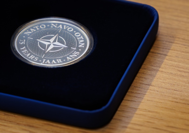 Moneta NATO odsłonięta z okazji 75. rocznicy sojuszu Bruksela: Rozpoczyna się posiedzenie ministrów spraw zagranicznych NATO