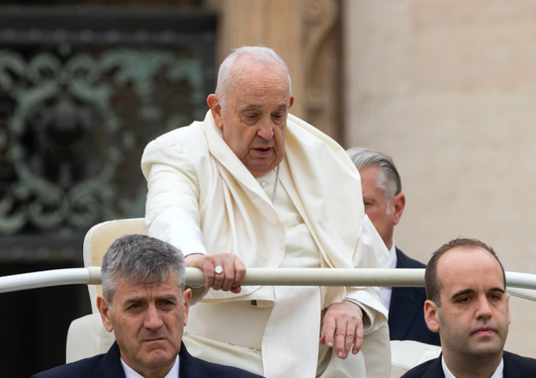 Papież Franciszek Papież Franciszek ujawnia sprawę spisku w Kurii Rzymskiej