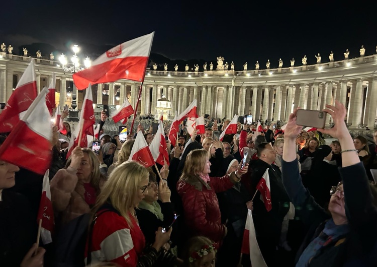 Czuwanie na Placu św. Piotra W 19. rocznicę śmierci Jana Pawła II na placu św. Piotra odbyło się czuwanie modlitewne