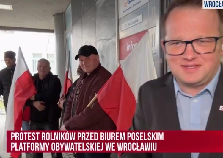 Protest rolników przed Biurem Poselskim Platformy Obywatelskiej Rolnicy nie mogą wejść do biura Platformy z powodu „awarii drzwi” [WIDEO]