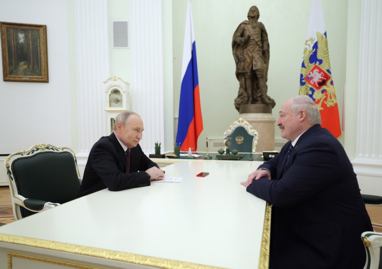Władimir Putin i Aleksandr Łukaszenka Niepokojąca analiza ISW. Do tego chce doprowadzić Rosja 