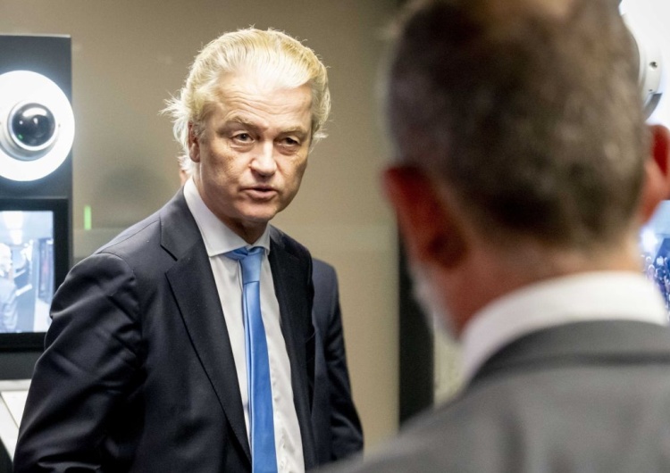 Geert Wilders Nowy holenderski rząd zastrzega sobie możliwość odejścia od paktu migracyjnego