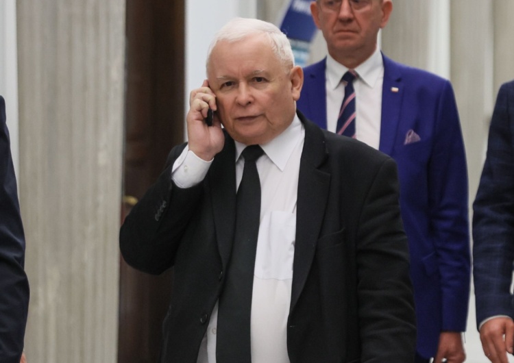 Prezes PiS Jarosław Kaczyński Znany polityk PiS zawieszony! „Decyzja prezesa Kaczyńskiego”