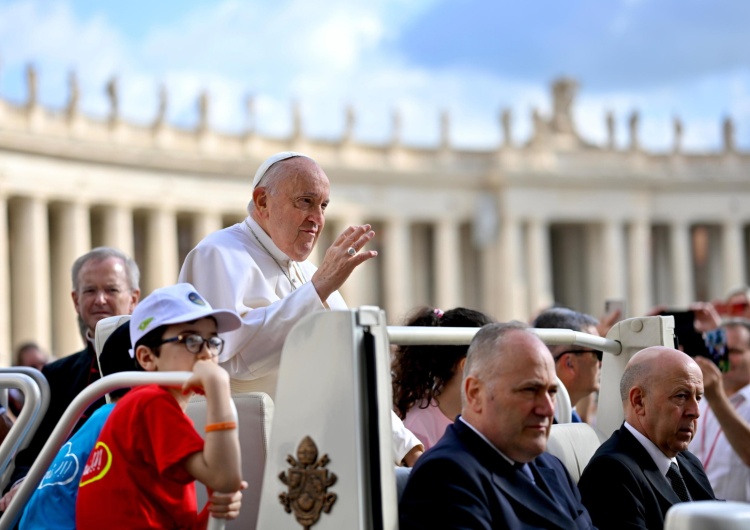 Papież Franciszek, audiencja środowa Papież zwrócił się do polskich dzieci pierwszokomunijnych 