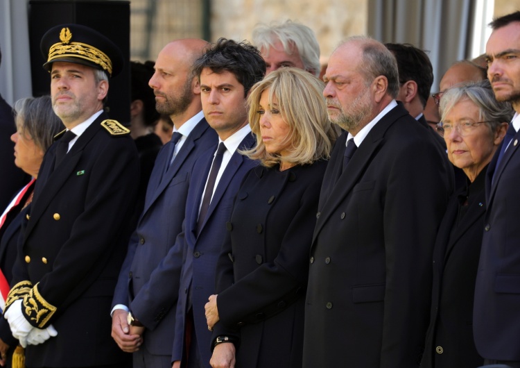 Gabriel Attal, Brigitte Macron i Eric Dupond-Moretti  Premier Francji o pakcie migracyjnym. „Udało nam się wymusić na krajach wschodnich podpis dokumentu”