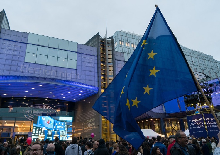 Parlament Europejski  Euroestablishment brzydzi się ludem
