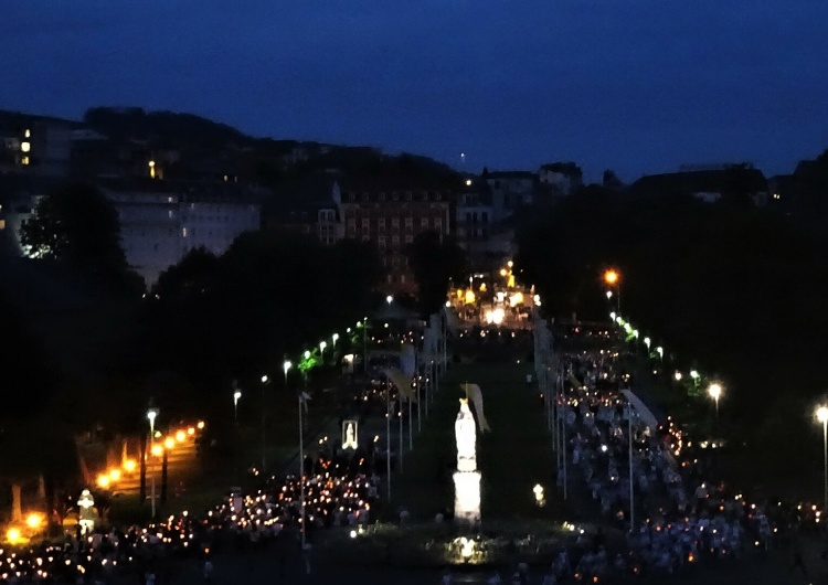 Lourdes W pielgrzymce do Lourdes uczestniczy 15 tys. żołnierzy. Wielu z nich przyjmie tam chrzest