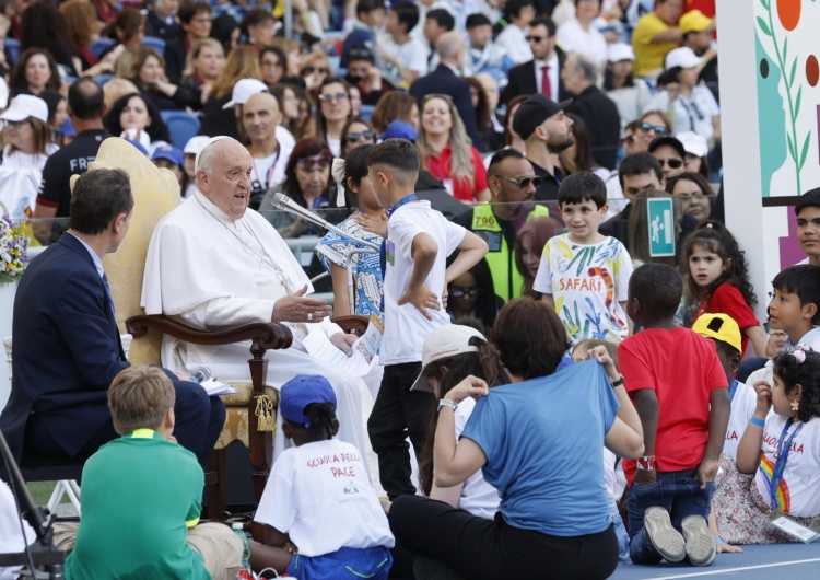 Papież Franciszek nas I Światowych Dniach Dzieci Światowy Dzień Dzieci. Papież: Bóg jest nowością i kocha was 