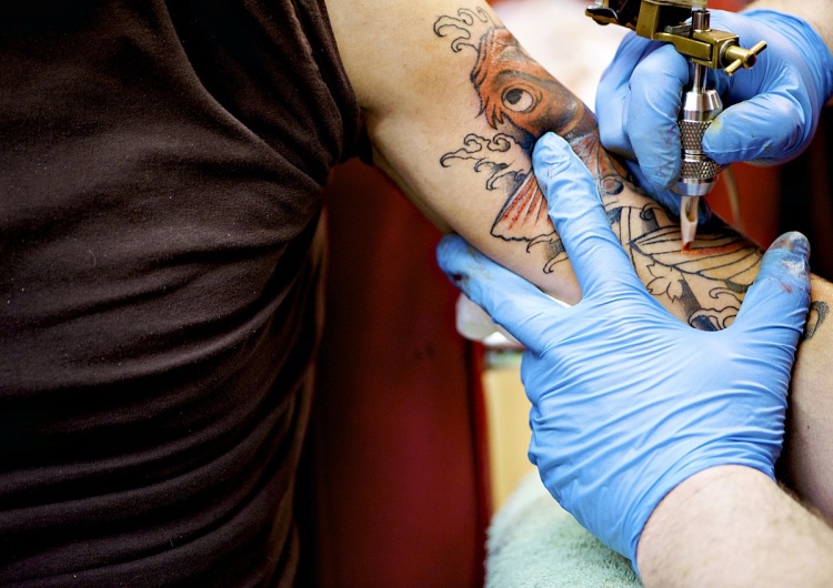 Salon tatuażu  Nowe badania: Tatuaże zwiększają ryzyko zachorowania na rzadki rodzaj raka 