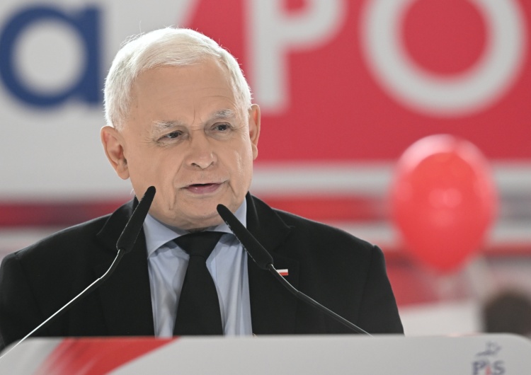 Jarosław Kaczyński Kaczyński: Tusk prężył muskuły, a został ograny jak dziecko 