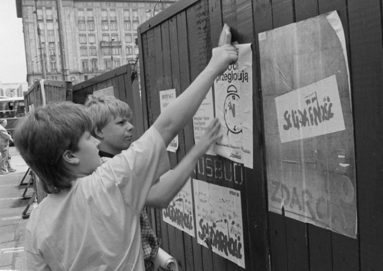 Kampania wyborcza na ulicach Warszawy, wiosna 1989 Czerwiec ’89. 35 lat temu odbyła się pierwsza tura wyborów kontraktowych