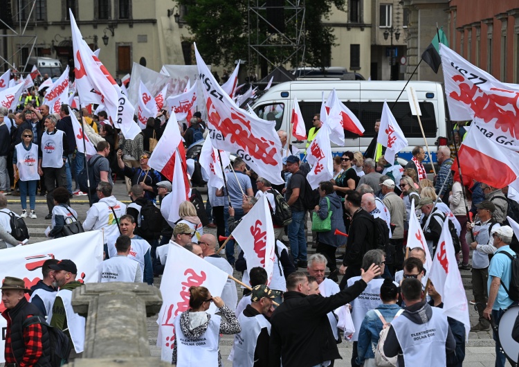 Protest Solidarności - zdjęcie poglądowe Już dziś odbędzie się protest Solidarności przed Walcownią Rur „Andrzej” w Zawadzkiem